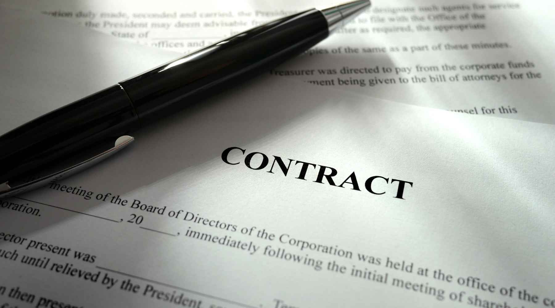 Contratos e infraestructura