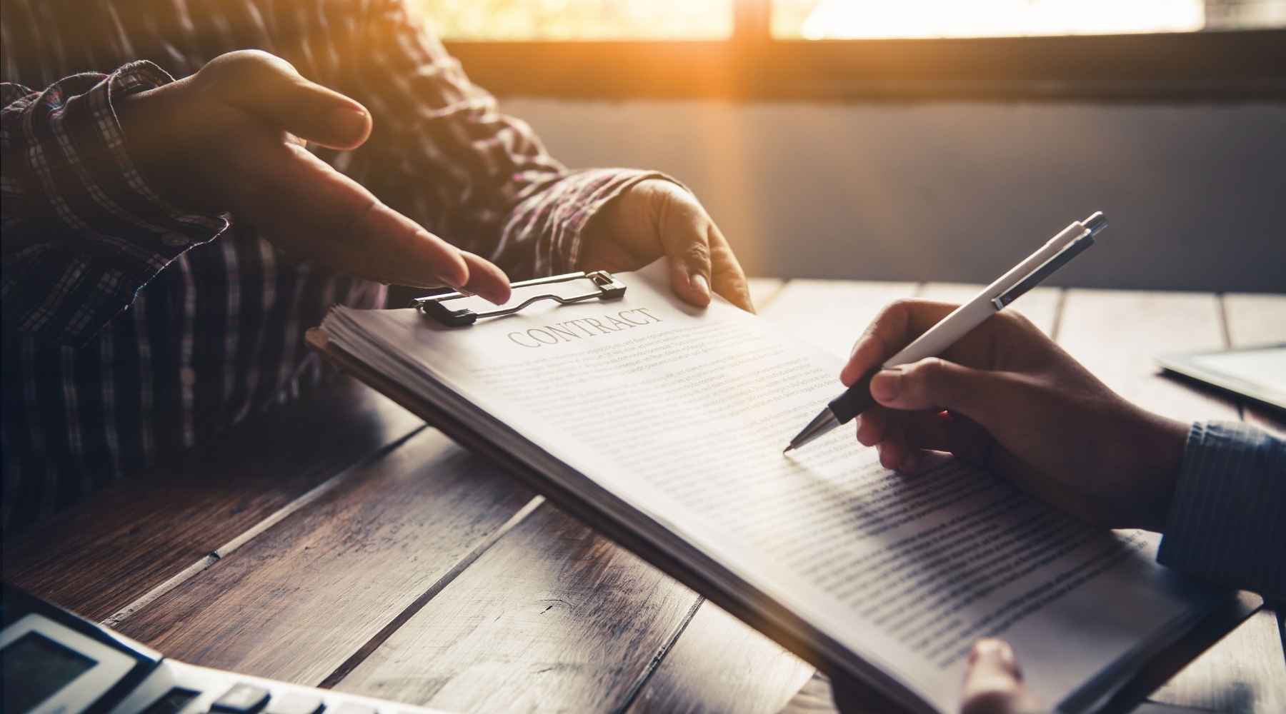 Contratos e infraestructura